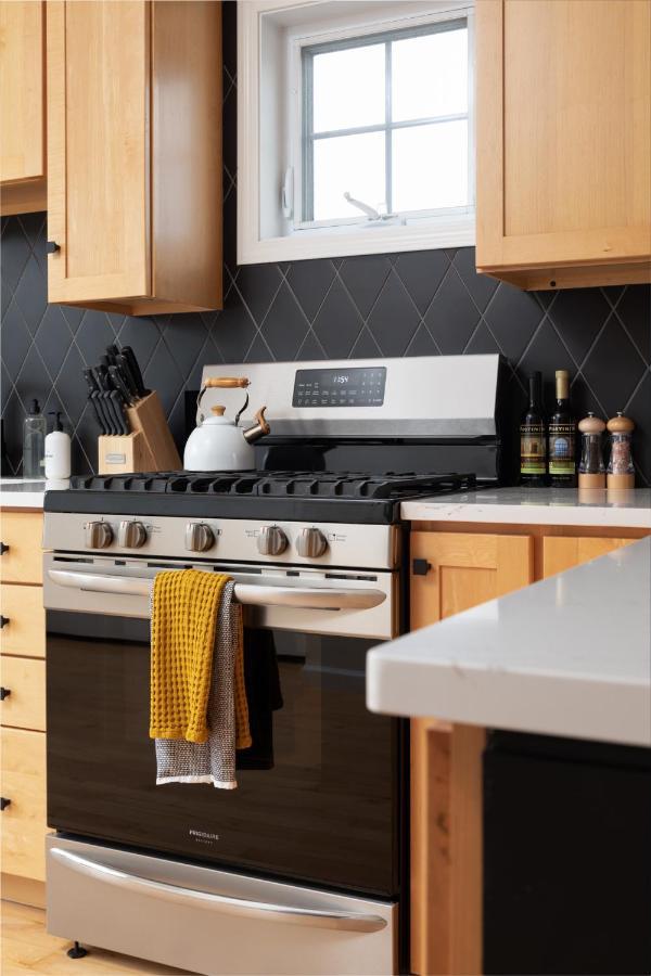 Midtown Modern - Urban Condo Walkable To Bars And Beach Traverse City Buitenkant foto